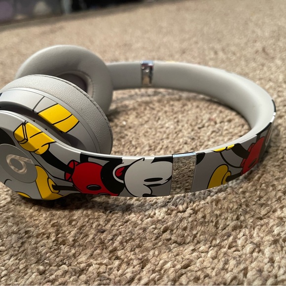 Mickey Mouse 90th Anniversary Edition BeatsNWOT - Picture 1 of 7